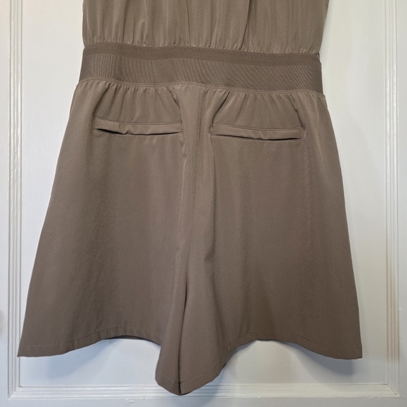 Athleta Brooklyn Utility Romper – Size 4 – Dark Ecru - Picture 6 of 7